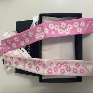NIB Authentic CHANEL Pink /White Bandeau Scarf Twilly Silk.